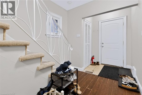 Bedroom - 27 Forsyth Avenue S, Hamilton, ON L8S2A4 Photo 3