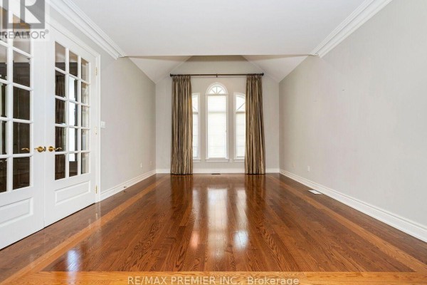 Dining room - 27 Gaydon Avenue, Toronto, ON M9M1G6 Photo 4