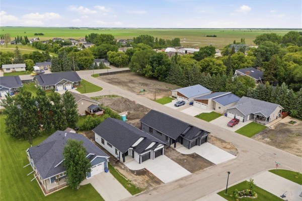 27 Gelinas Street, St Pierre Jolys, MB, photo 2