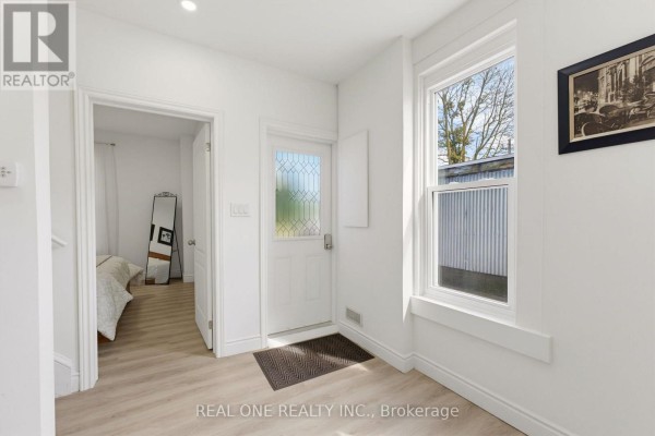 Bedroom 2 - 27 Gilkison Street, Brantford, ON N3T1Z7 Photo 4