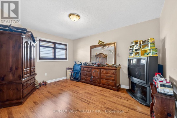 Kitchen - 27 Golden Meadow Road, Barrie, ON L4N7E6 Photo 2