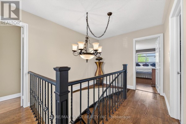 Living room - 27 Golden Meadow Road, Barrie, ON L4N7E6 Photo 3
