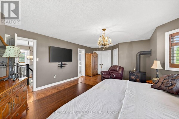 Laundry room - 27 Golden Meadow Road, Barrie, ON L4N7E6 Photo 4