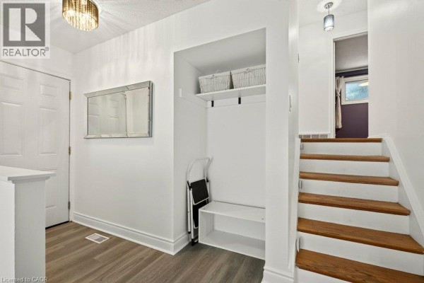 Bedroom 2 - 27 Gretna Court, Hamilton, ON L9C4V1 Photo 5