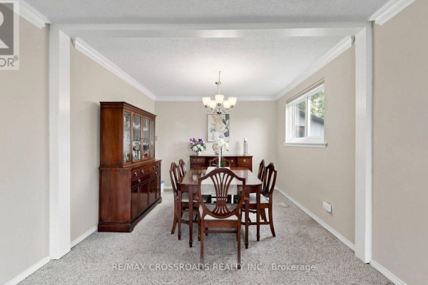 Kitchen - 27 Hagerman Boulevard, Markham, ON L3R2A8 Photo 3
