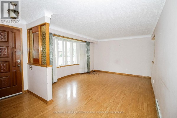 Bedroom - 27 Hughes Avenue, Welland, ON L3B1M4 Photo 3