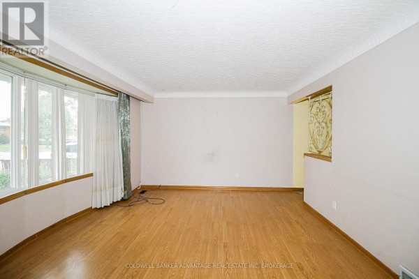 Bedroom 2 - 27 Hughes Avenue, Welland, ON L3B1M4 Photo 4