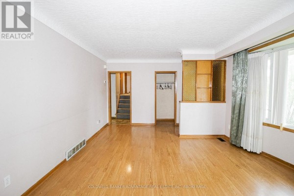 Bedroom 3 - 27 Hughes Avenue, Welland, ON L3B1M4 Photo 5