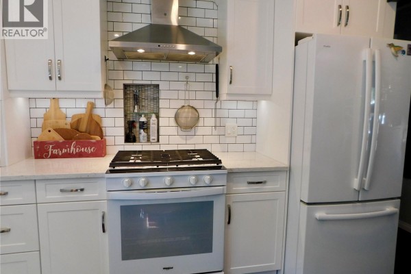 2pc Ensuite bath - 27 Kasper Crescent, Assiniboia, SK S0H0B0 Photo 5
