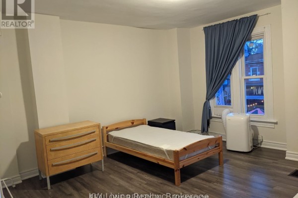 27 Kensington Avenue, Toronto, ON M5T2J8 Photo 4