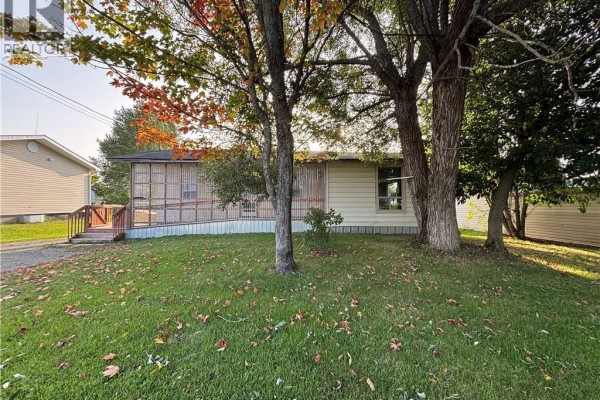 27 Mazerolle Street, Saint Leonard, NB, photo 2