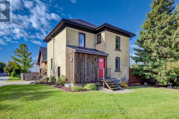27 Mill St Street W, Perth East