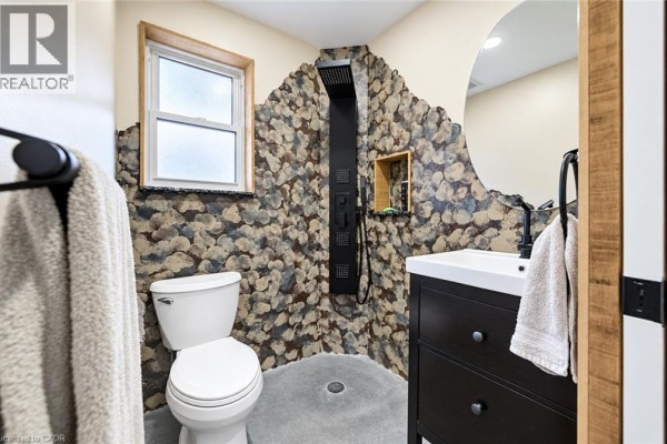 4pc Bathroom - 27 Mill Street W, Milverton, ON N0K1M0 Photo 5