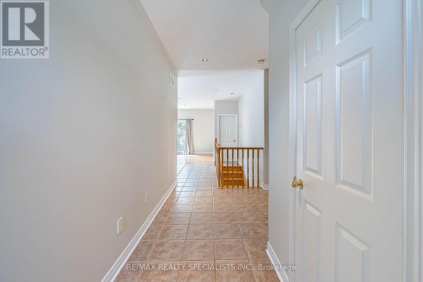 27 Nailsworth Crescent, Caledon, ON L7C1R3 Photo 5