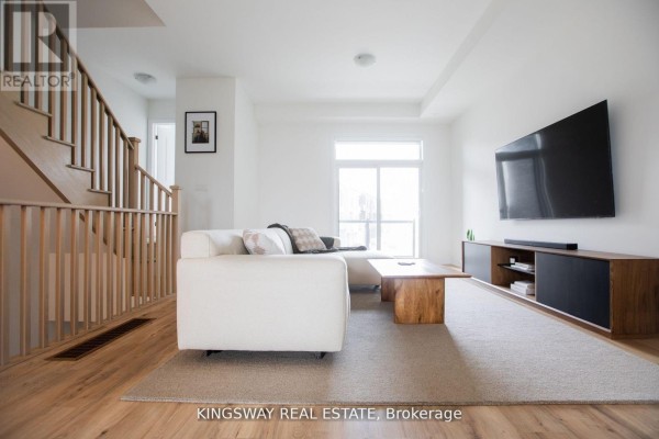 Living room - 27 Paradox Street, Vaughan, ON L4L1A7 Photo 4