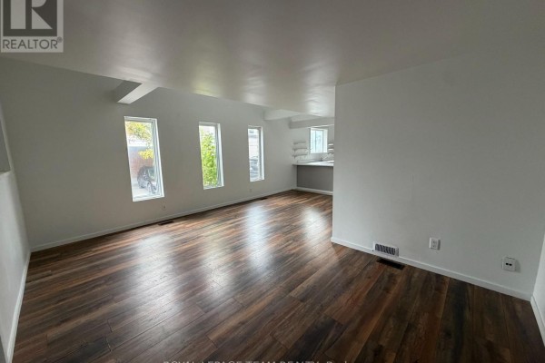 Primary Bedroom - 27 Poplar Street, Ottawa, ON K1R7M5 Photo 4