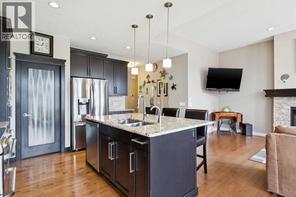 Eat in kitchen - 27 Ridge View Place, Cochrane, AB T4C0P8 Photo 4