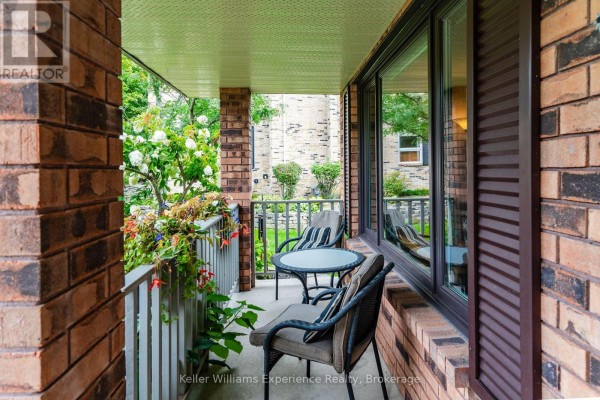 Dining room - 27 Rosewood Avenue, Springwater, ON L0L1X0 Photo 4