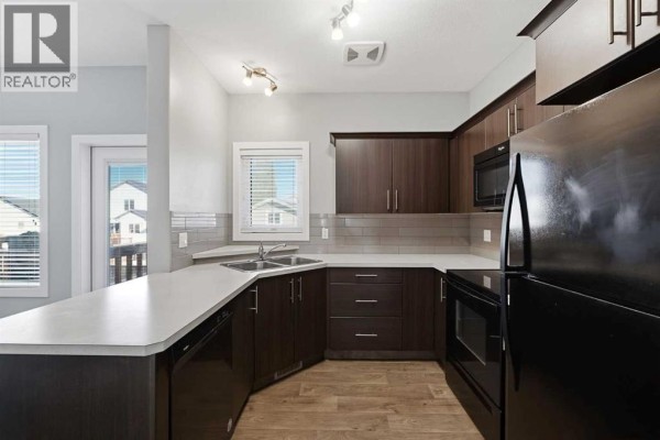 Kitchen - 27 Rowberry Court, Sylvan Lake, AB T4S0L7 Photo 3