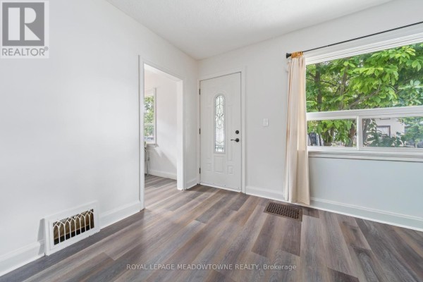 Bedroom 2 - 27 Royce Avenue, Brampton, ON L6Y1J6 Photo 4