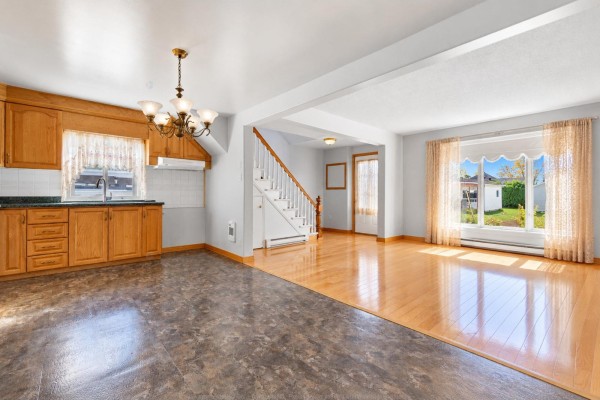 Living room - 27 Rue Albert, Fort Coulonge, QC J0X1V0 Photo 3