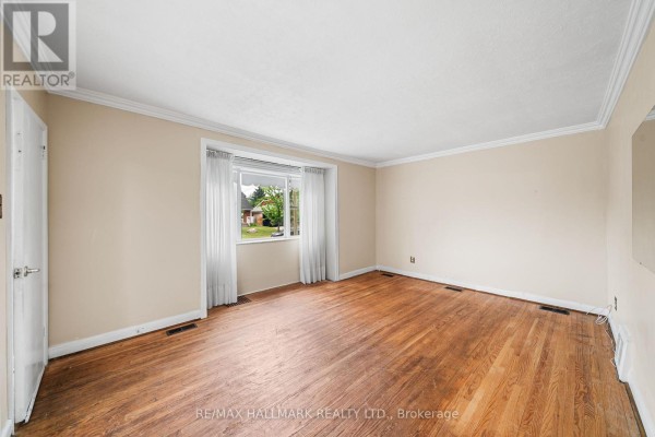 Dining room - 27 Sunray Crescent, Toronto, ON M3M2C4 Photo 5