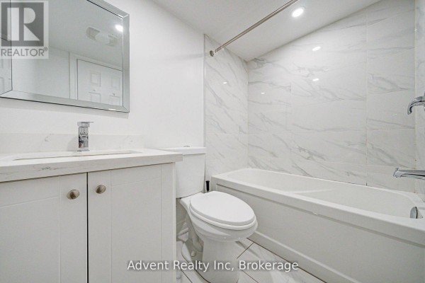 Living room - 27 Tefley Road, Toronto, ON M2M1C5 Photo 5