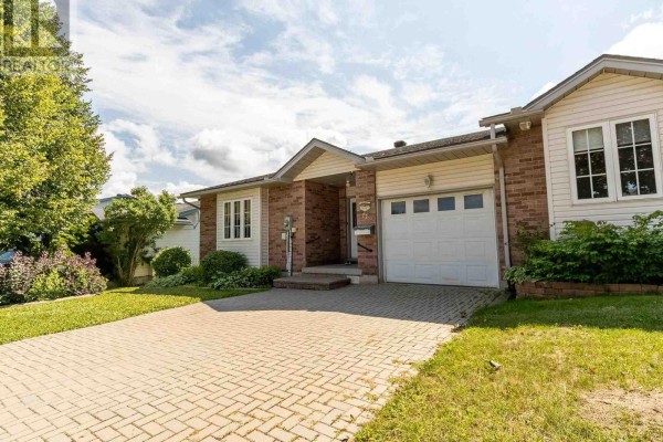 27 Village Ct, Sault Ste  Marie, ON, photo 2