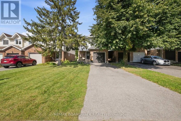 Family room - 27 Woodpark Way, Ottawa, ON K2J4C6 Photo 2