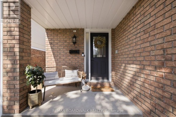 Kitchen - 27 Woodpark Way, Ottawa, ON K2J4C6 Photo 4