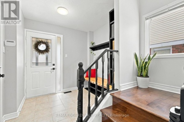 Foyer - 27 Woodpark Way, Ottawa, ON K2J4C6 Photo 5