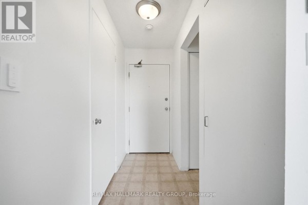 412 - 270 Brittany Drive, Ottawa, ON K1K4M3 Photo 2