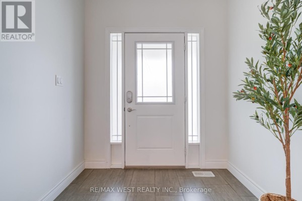 270 Dalgleish Trail, Hamilton, ON, photo 3