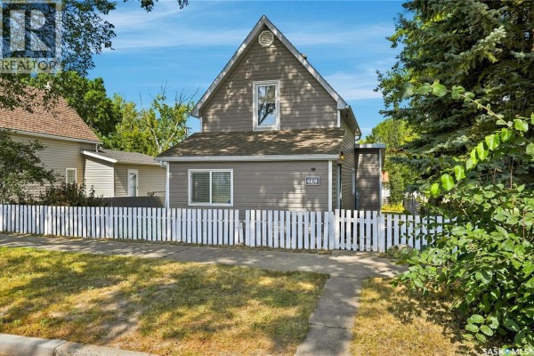 Primary Bedroom - 270 Duffield Street W, Moose Jaw, SK S6H5H4 Photo 2