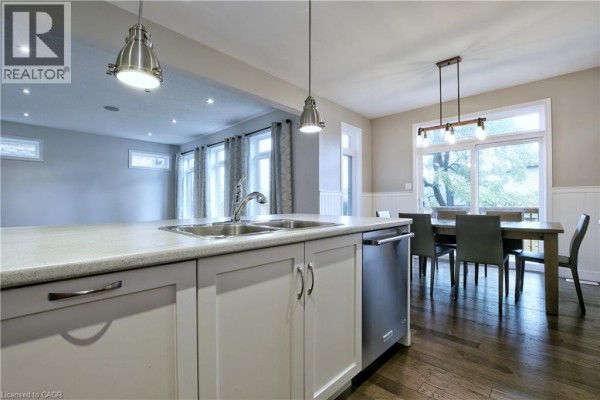 5pc Ensuite bath - 270 Main Street W Unit# 5, Grimsby, ON L3M0B3 Photo 5