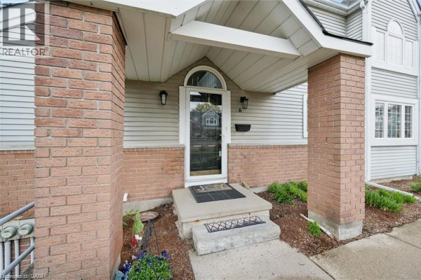 5pc Ensuite bath - 270 Morrison Road Unit# 2a, Kitchener, ON N2A3J5 Photo 4