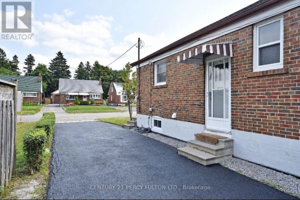 270 Wilson Road S, Oshawa, ON, photo 2