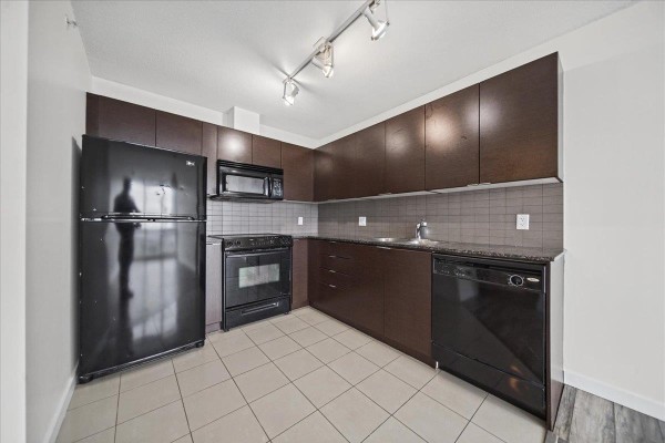2701 13618 100 Avenue, Surrey, BC V3T0A8 Photo 3