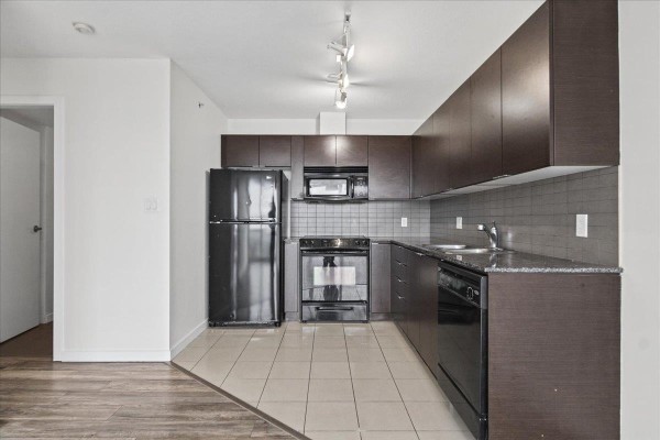 2701 13618 100 Avenue, Surrey, BC V3T0A8 Photo 4