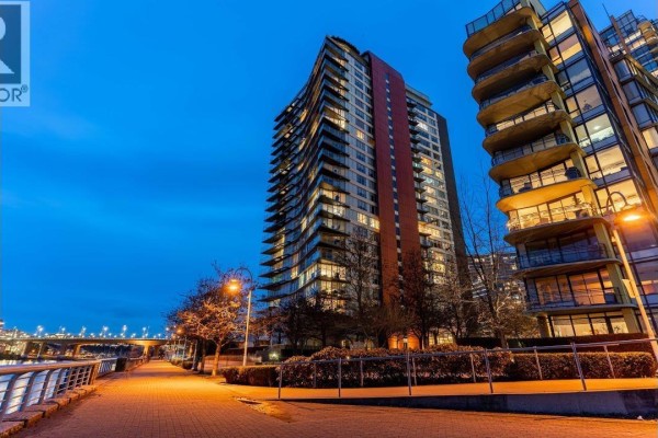 2705 8 Smithe Mews, Vancouver