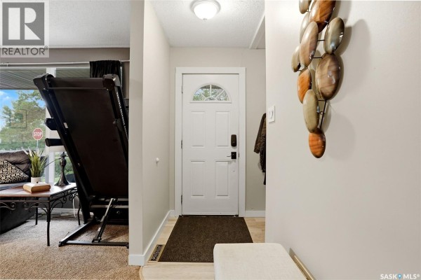Family room - 2705 Grant Road, Regina, SK S4S5G1 Photo 4