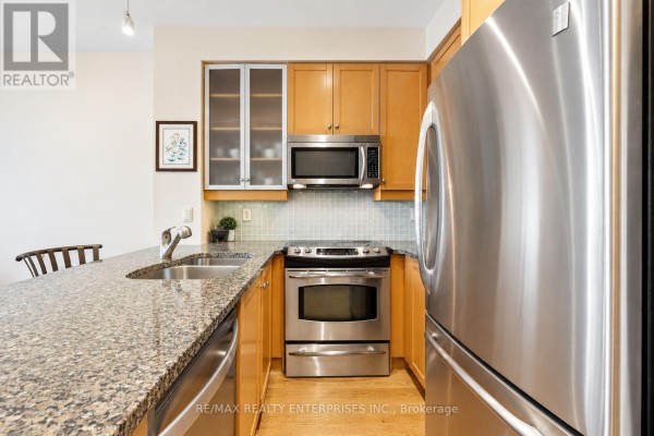 2706 - 18 Yorkville Avenue W, Toronto, ON, photo 2