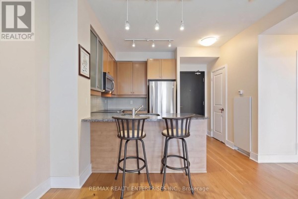 2706 - 18 Yorkville Avenue W, Toronto, ON, photo 3