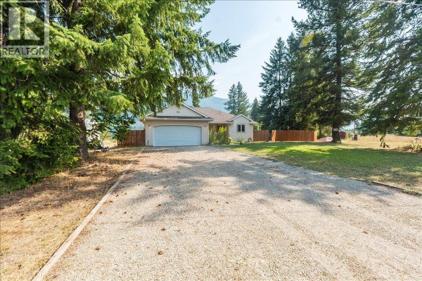 Full bathroom - 2706 Jacks Crescent, South Slocan, BC V0G2G1 Photo 3