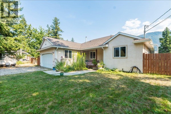 Den - 2706 Jacks Crescent, South Slocan, BC V0G2G1 Photo 4
