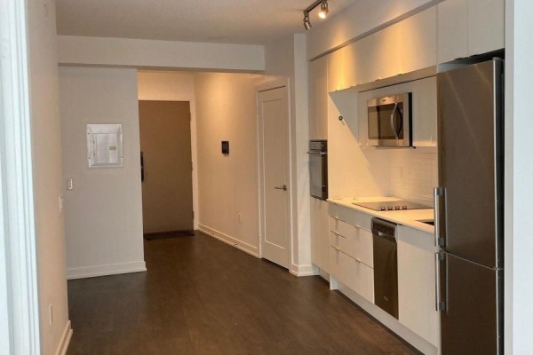 Kitchen - 2707 - 10 York Street, Toronto, ON M5J2Z2 Photo 3