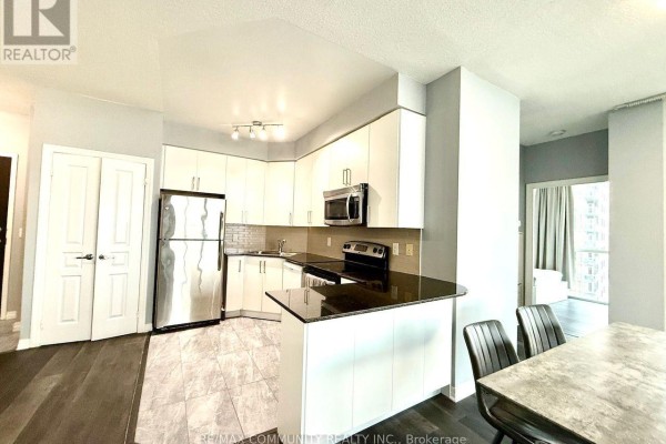Living room - 2707 - 225 Webb Drive, Mississauga, ON L5B4P2 Photo 3