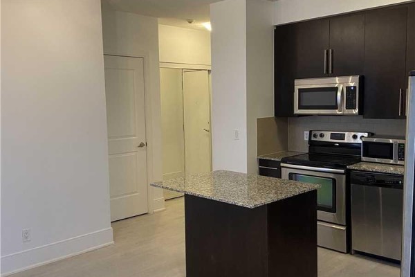 Kitchen - 2707 - 330 Burnhamthorpe Road, Mississauga, ON L5B3Y5 Photo 3