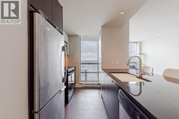 2707 2968 Glen Drive, Coquitlam, BC V3B0C4 Photo 4