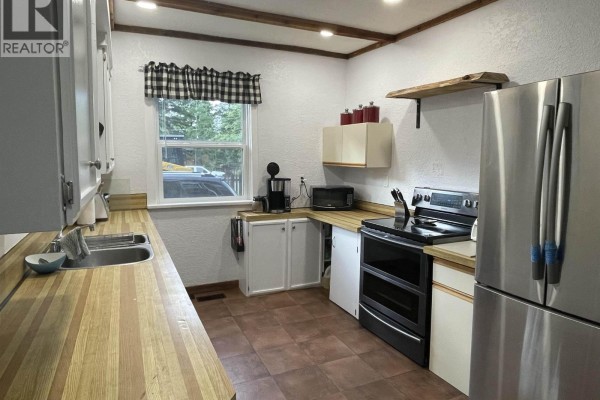 2707 Braun Street, Terrace, BC, photo 2